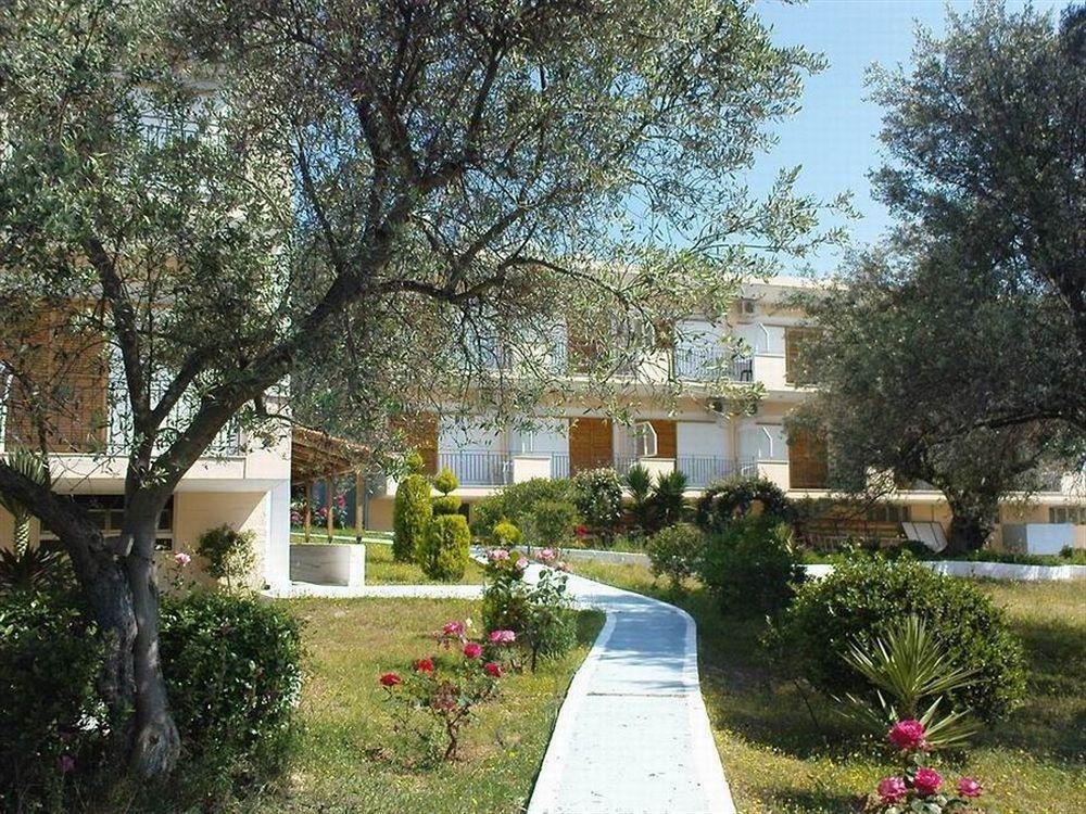 Hotel Petit Village Eretria  Exterior photo