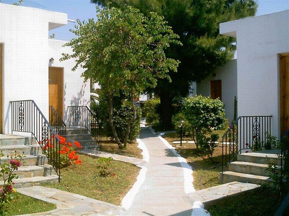 Hotel Petit Village Eretria  Exterior photo