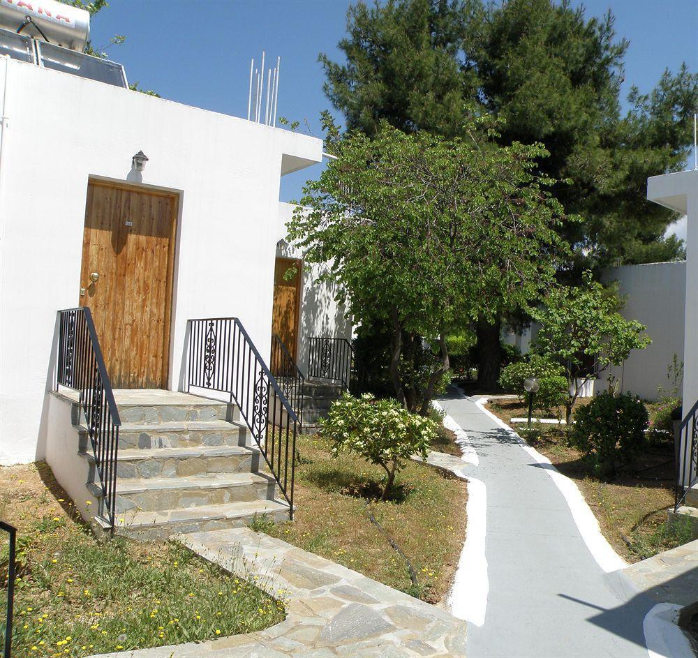 Hotel Petit Village Eretria  Exterior photo