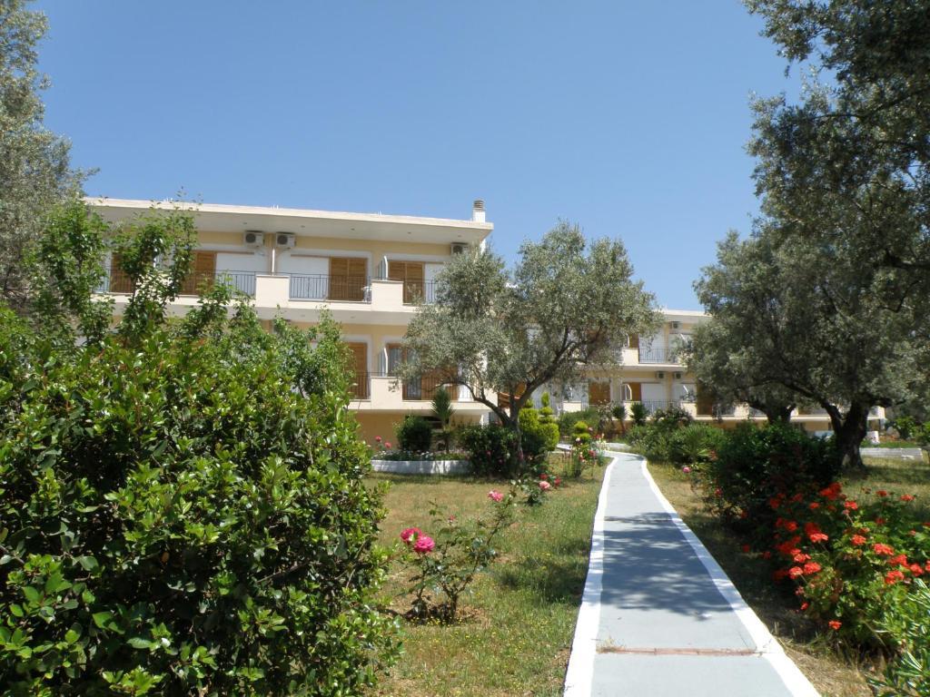 Hotel Petit Village Eretria  Exterior photo