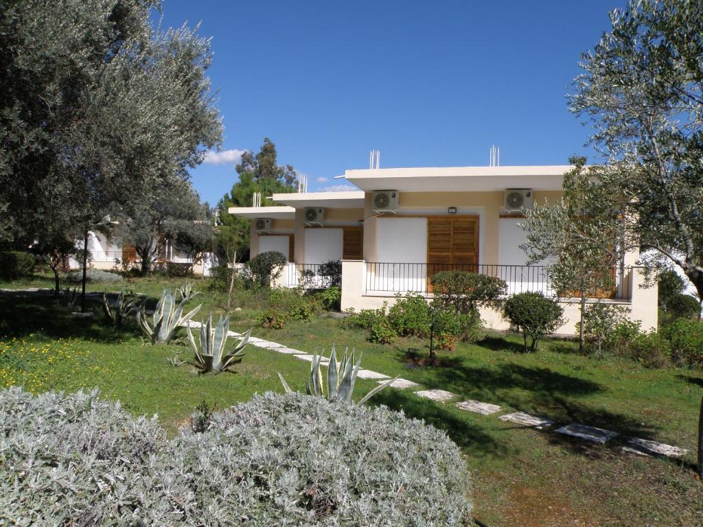 Hotel Petit Village Eretria  Exterior photo