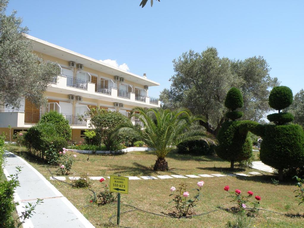 Hotel Petit Village Eretria  Exterior photo